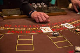 tokogacor login live-dealer blackjack game on mobile phone screen
